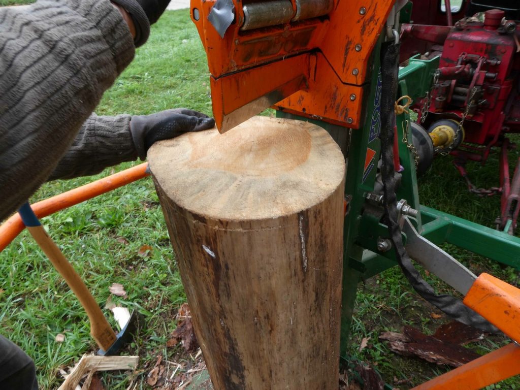 Fendeur de bûches : l'outil indispensable pour préparer votre bois de chauffage